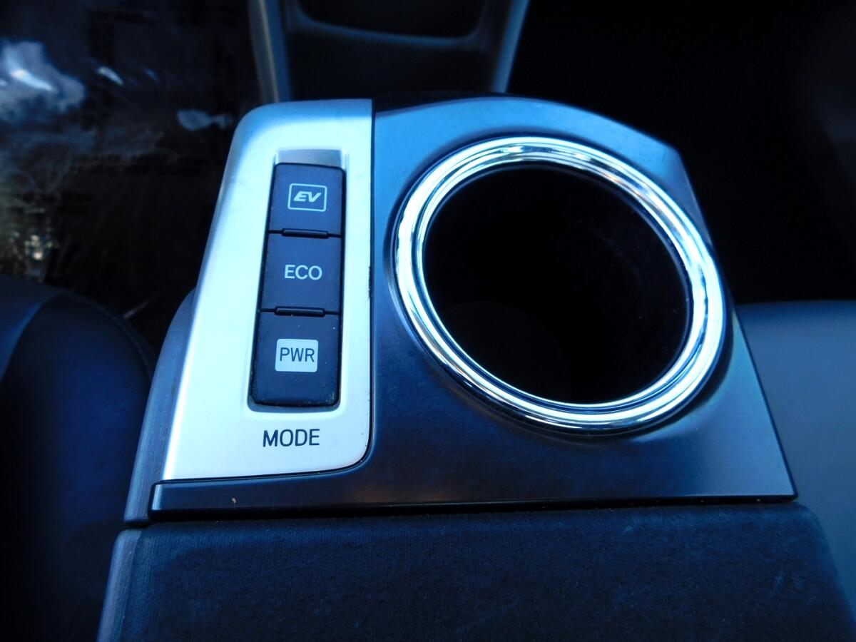 2013 Toyota Prius V Five photo 16