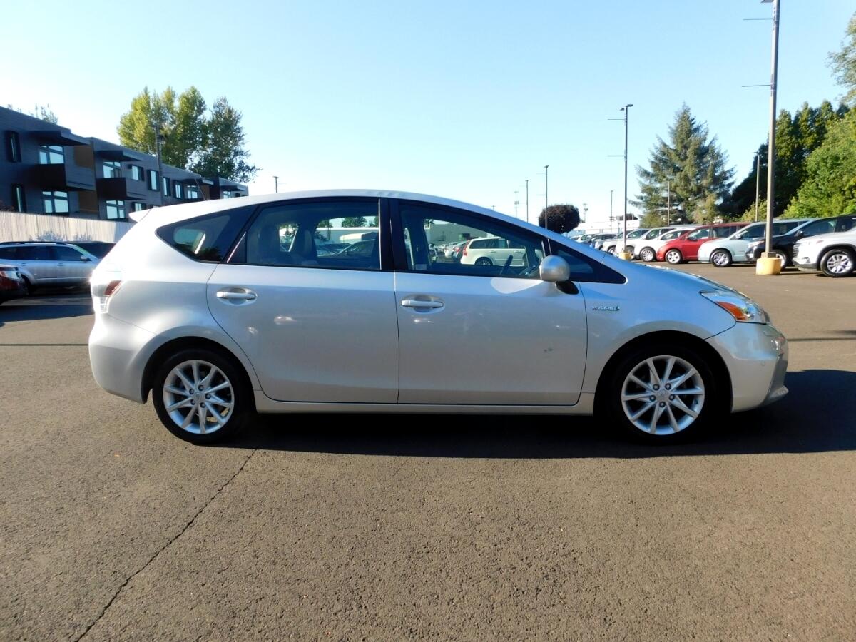 2013 Toyota Prius V Five photo 20