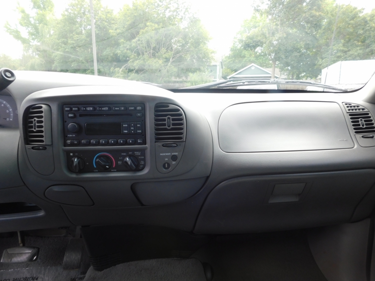 2003 Ford F-150 XLT photo 7