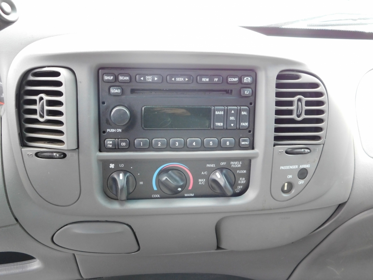 2003 Ford F-150 XLT photo 10