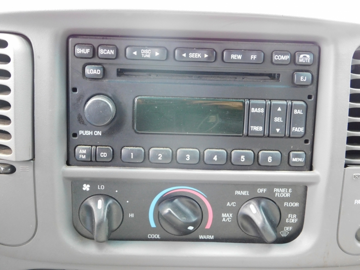 2003 Ford F-150 XLT photo 11