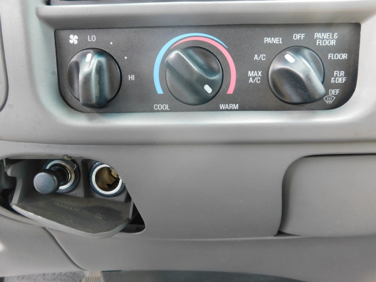 2003 Ford F-150 XLT photo 13