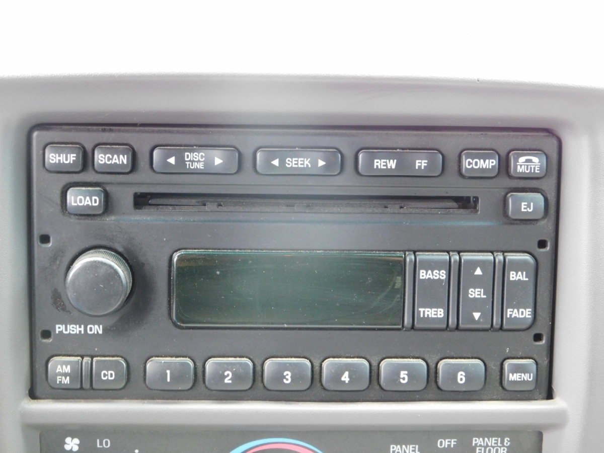 2003 Ford F-150 XLT photo 14