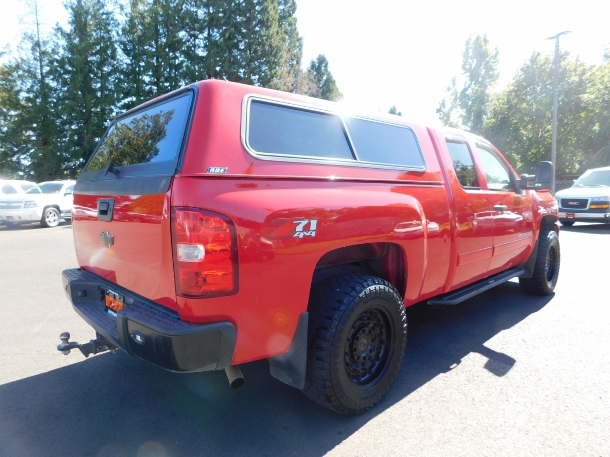 2007 Chevrolet Silverado 1500 LT photo 2