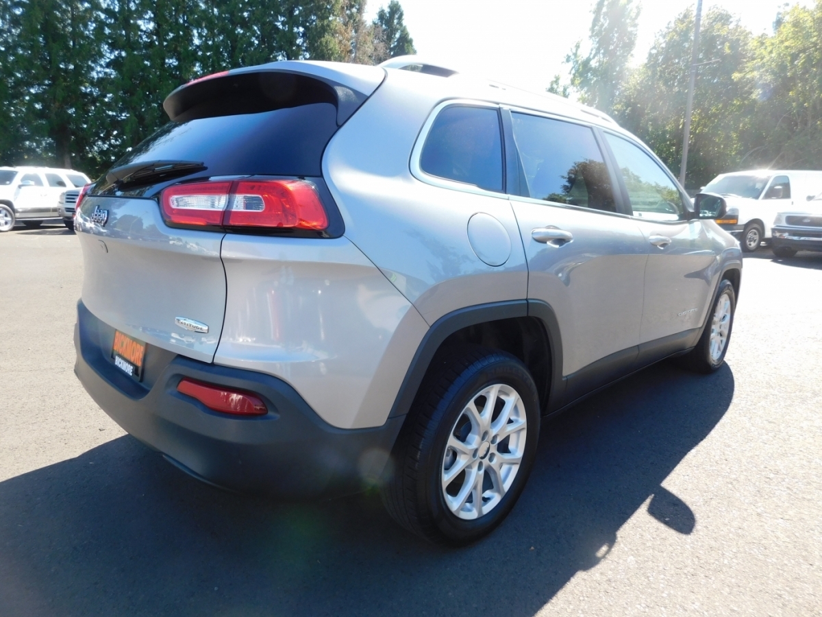 2015 Jeep Cherokee Latitude Sport photo 2