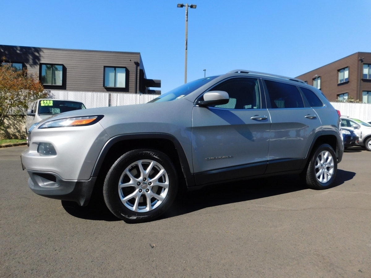 2015 Jeep Cherokee Latitude Sport photo 4