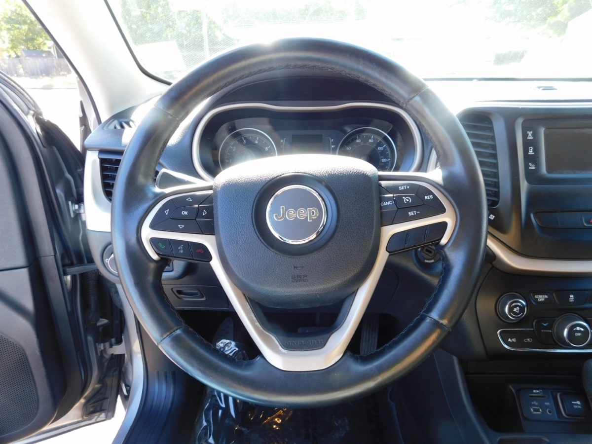 2015 Jeep Cherokee Latitude Sport photo 9