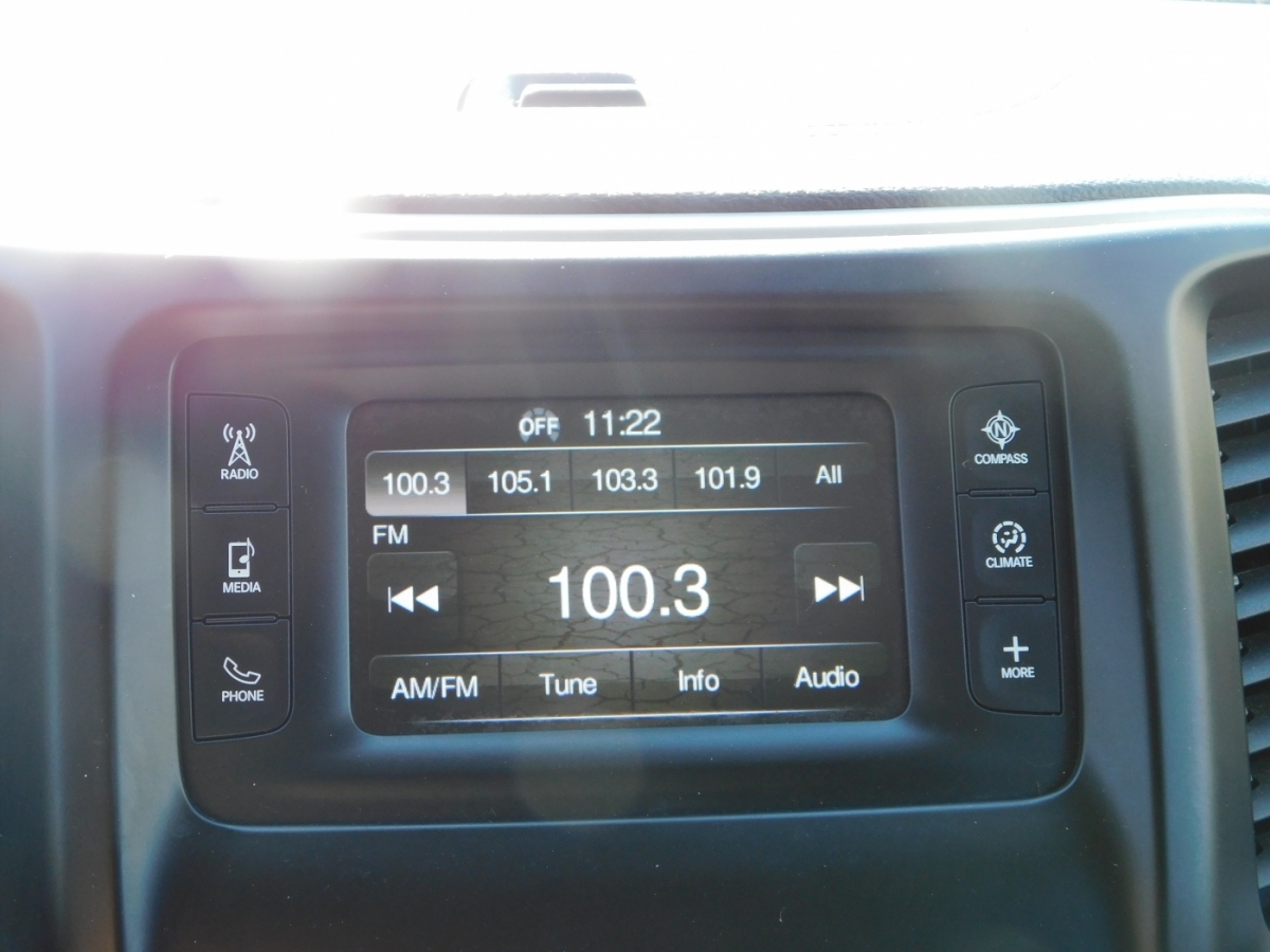 2015 Jeep Cherokee Latitude Sport photo 12