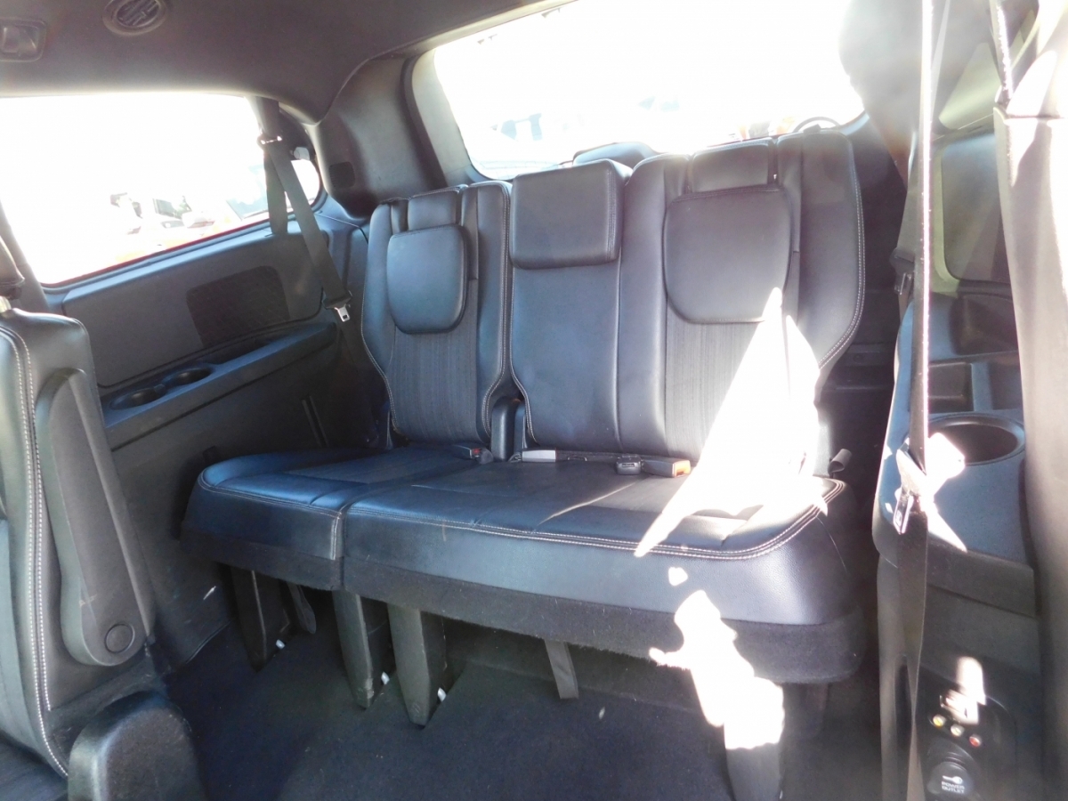 2014 Chrysler Town & Country S photo 5