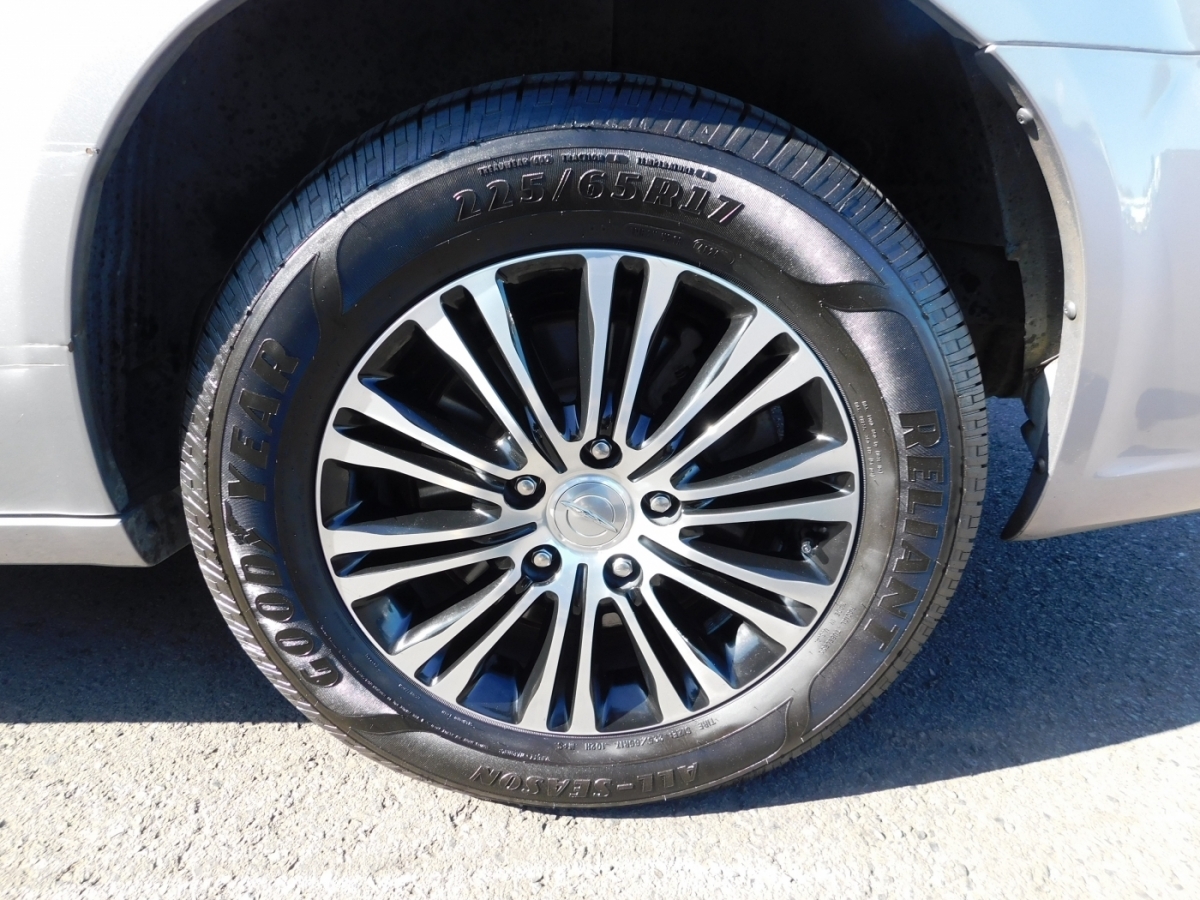 2014 Chrysler Town & Country S photo 20