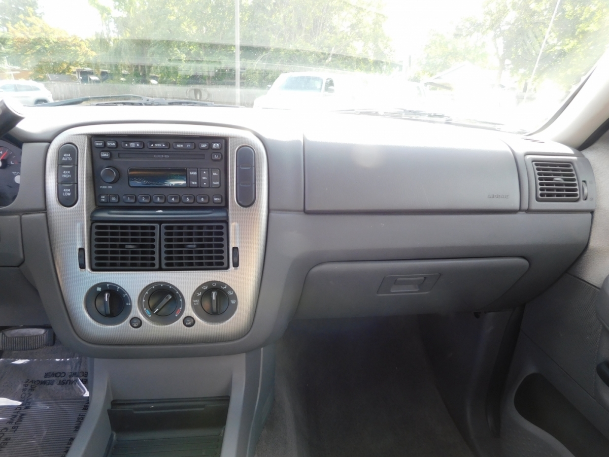 2003 Ford Explorer XLT Sport photo 8