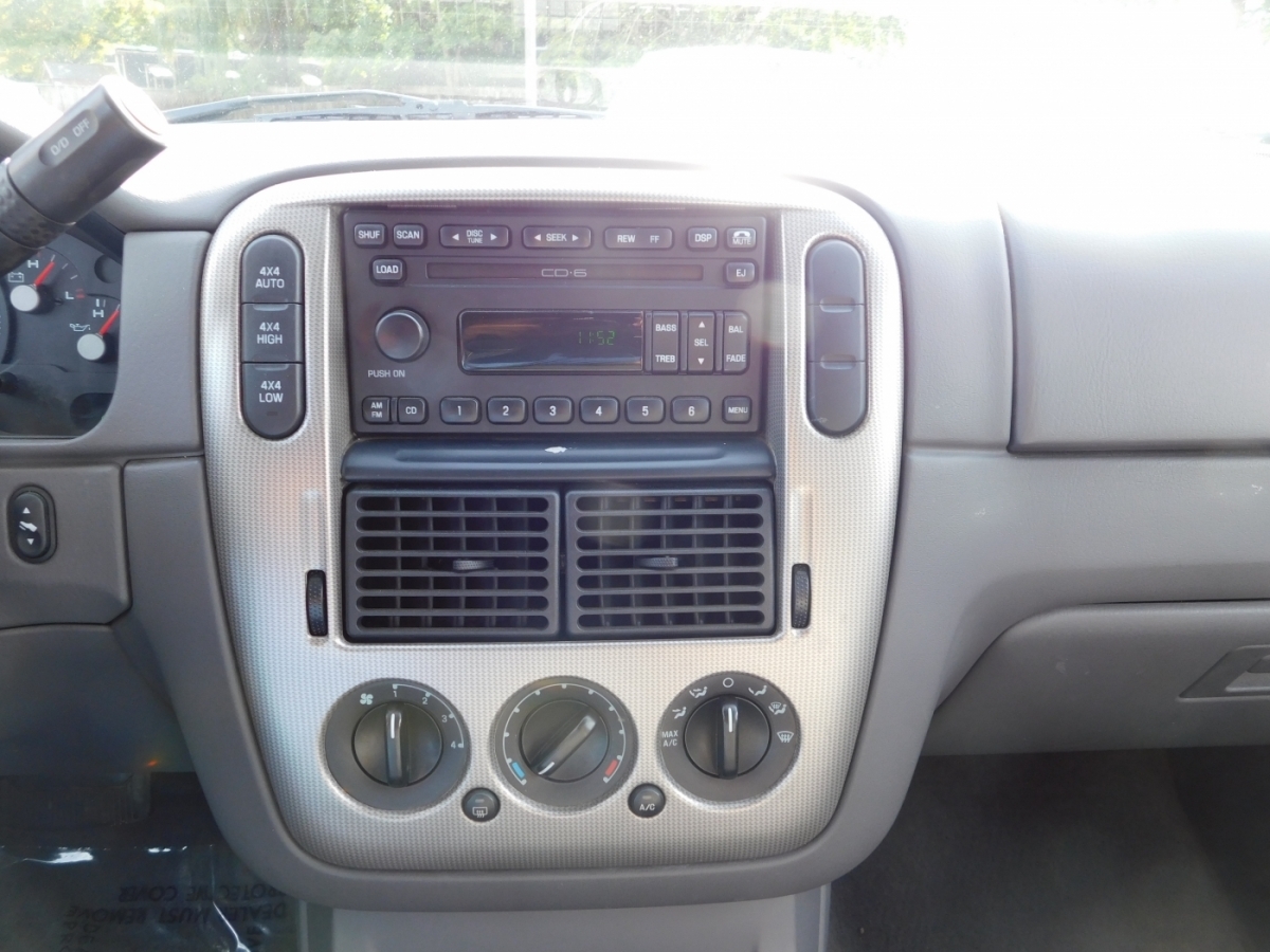2003 Ford Explorer XLT Sport photo 10