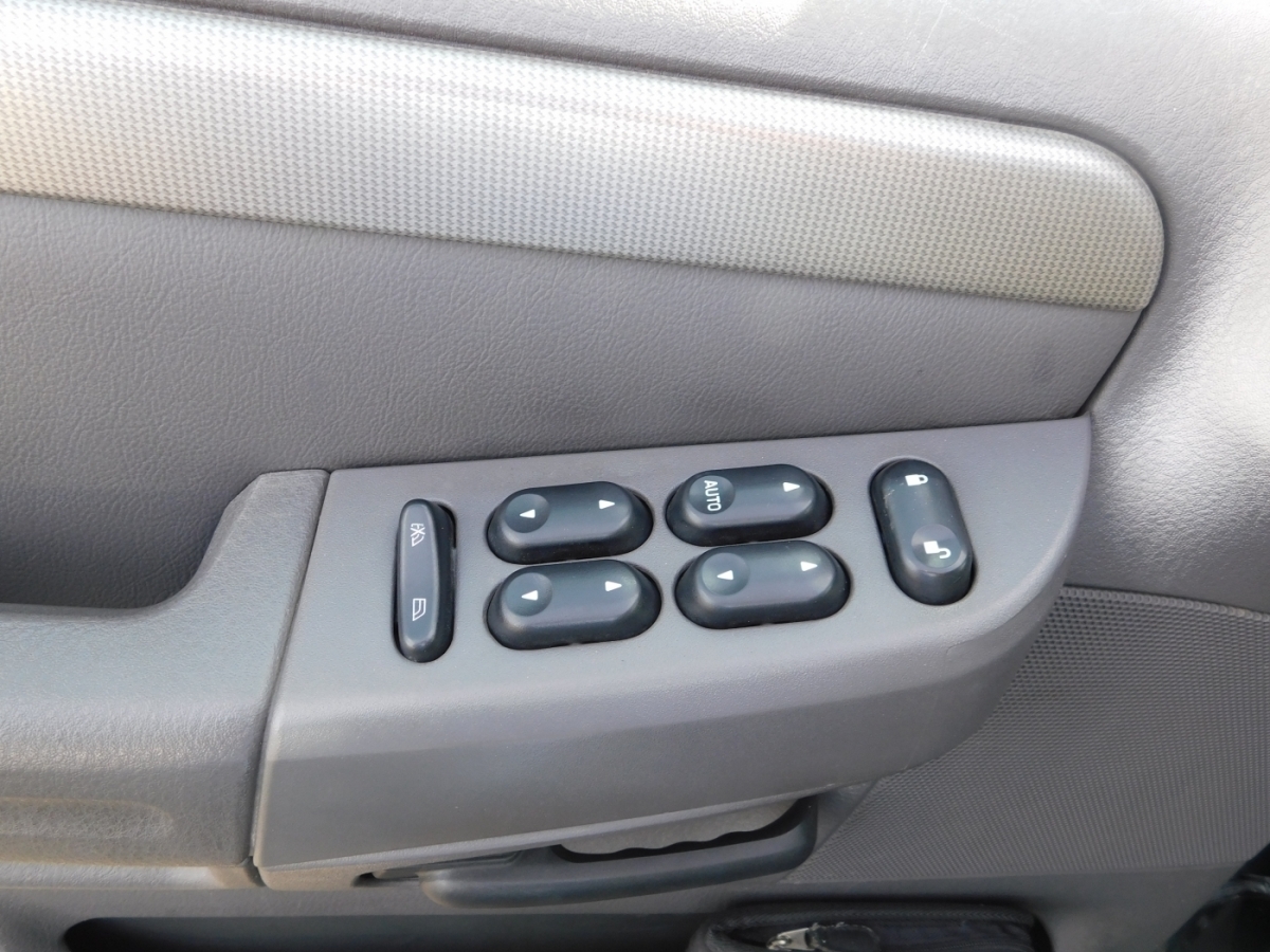 2003 Ford Explorer XLT Sport photo 15
