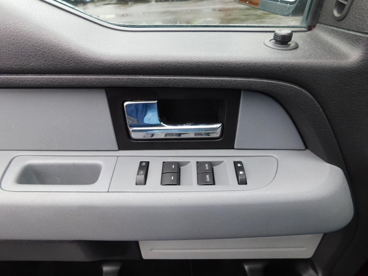 2013 Ford F-150 XLT photo 17