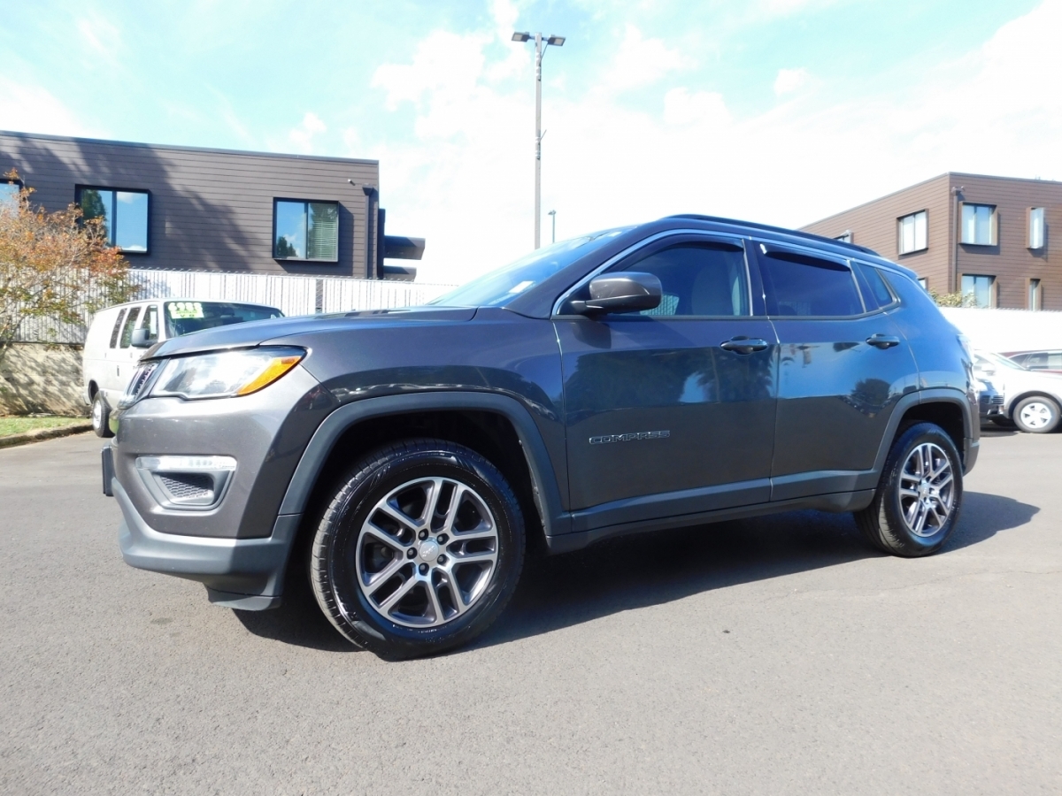 2017 Jeep Compass Latitude Sport photo 4