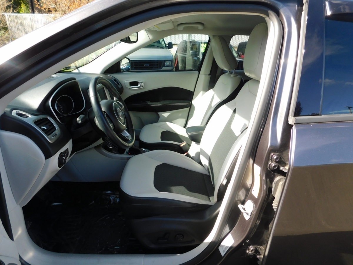 2017 Jeep Compass Latitude Sport photo 8