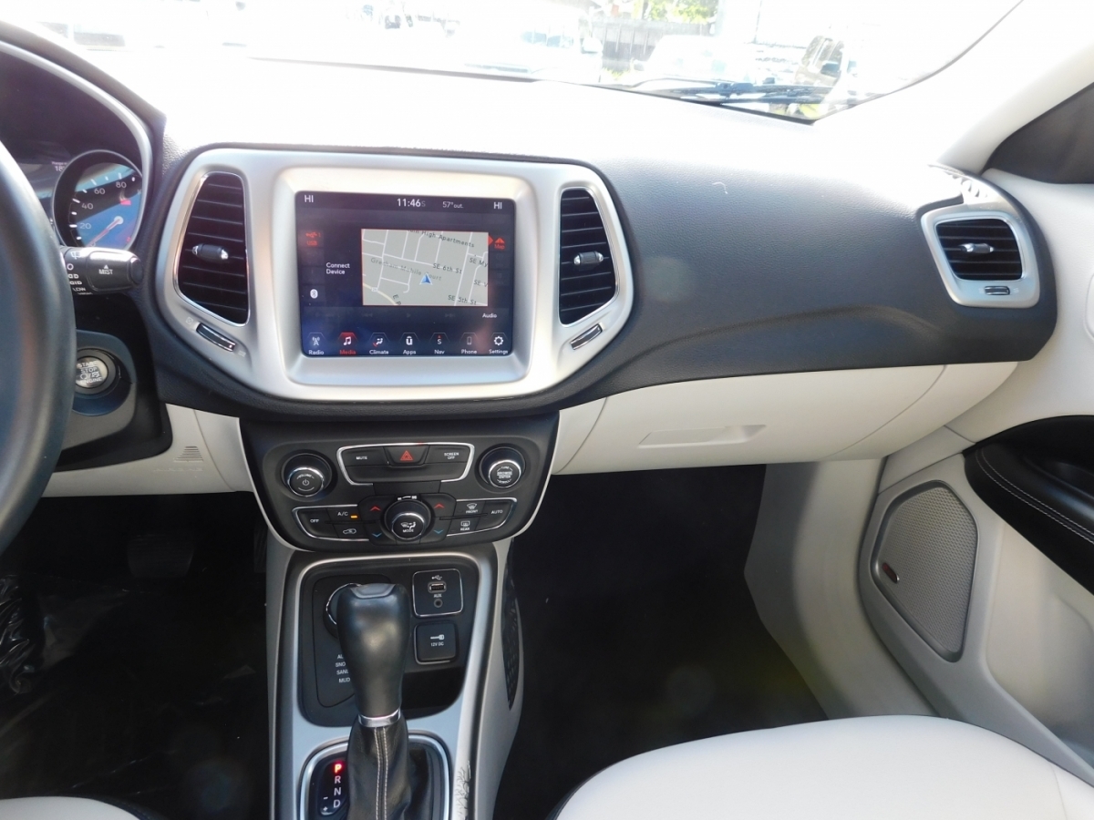 2017 Jeep Compass Latitude Sport photo 9