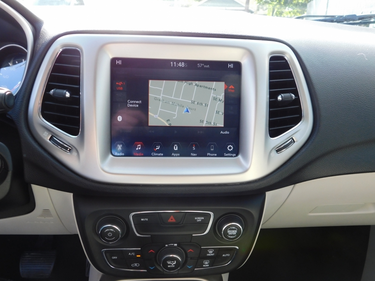2017 Jeep Compass Latitude Sport photo 12