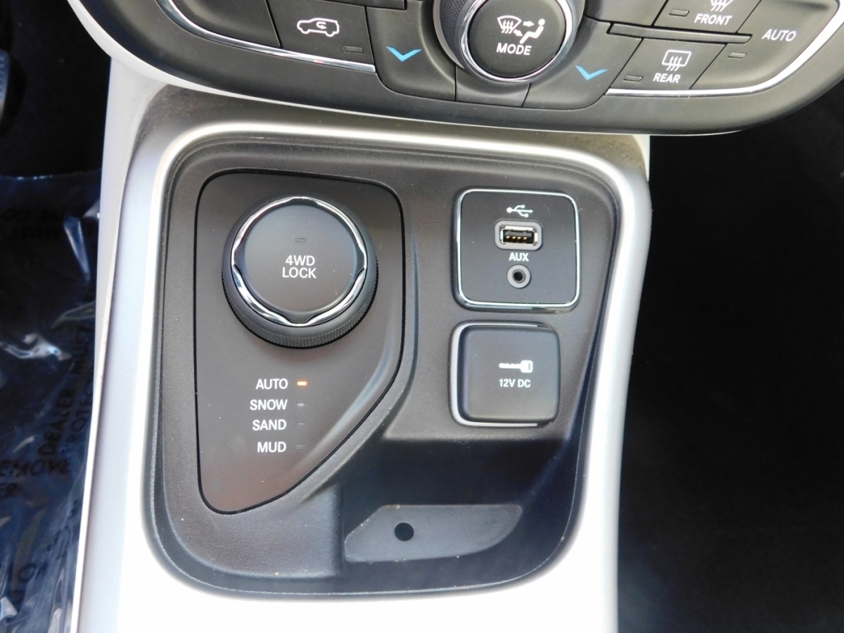 2017 Jeep Compass Latitude Sport photo 16