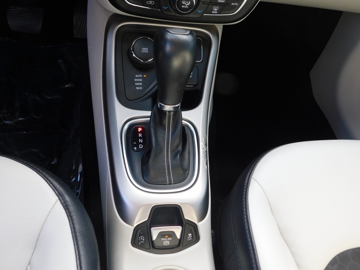 2017 Jeep Compass Latitude Sport photo 17