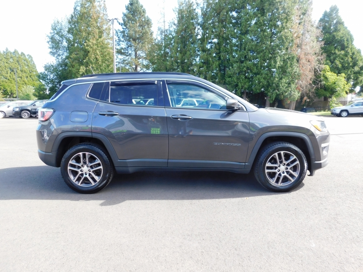 2017 Jeep Compass Latitude Sport photo 21