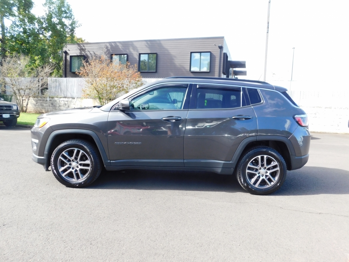 2017 Jeep Compass Latitude Sport photo 23
