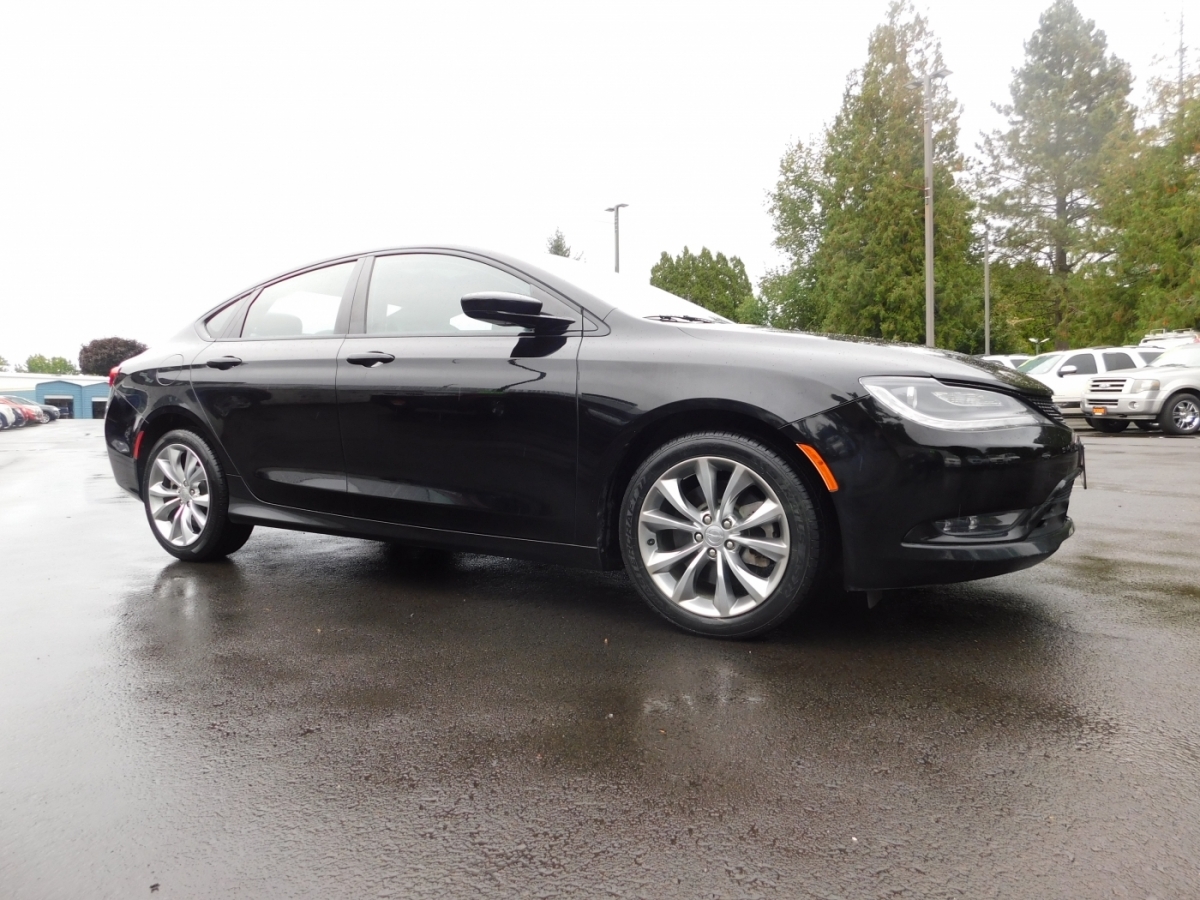 2015 Chrysler 200 200S Sedan 4D