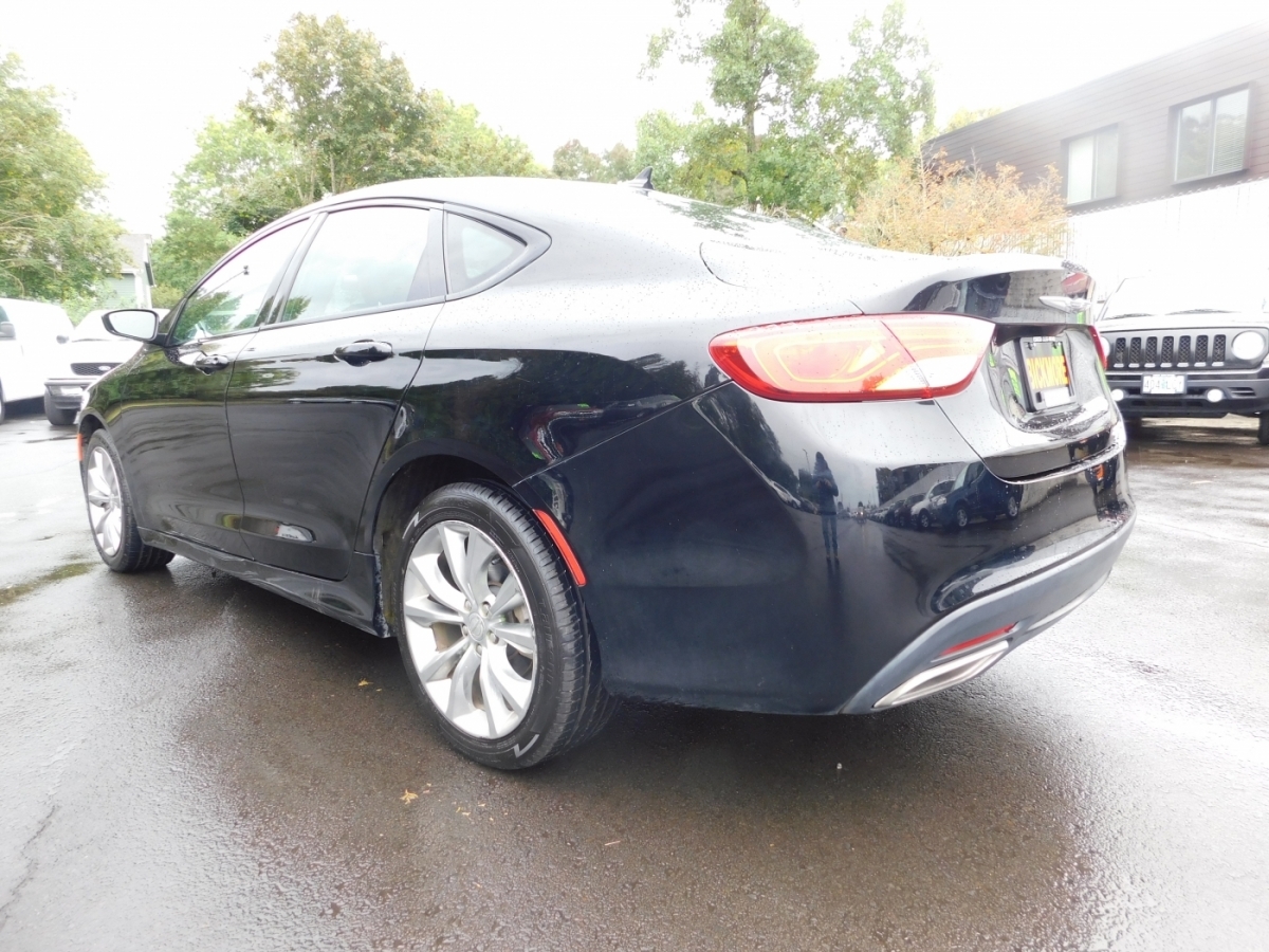 2015 Chrysler 200 photo 3