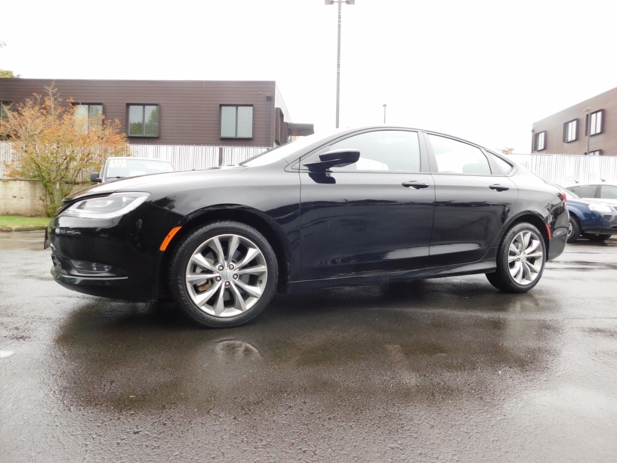 2015 Chrysler 200 photo 4