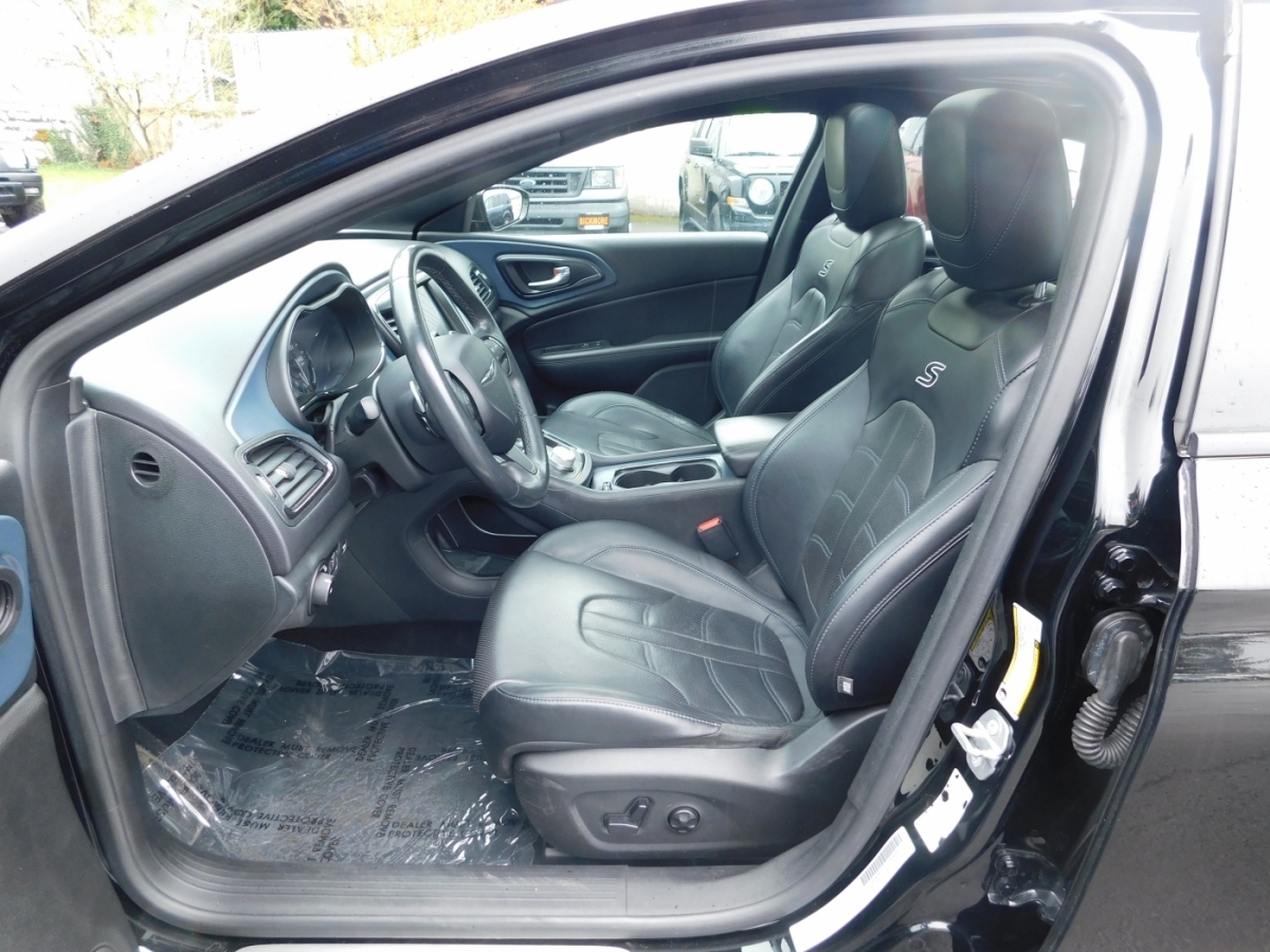 2015 Chrysler 200 photo 6