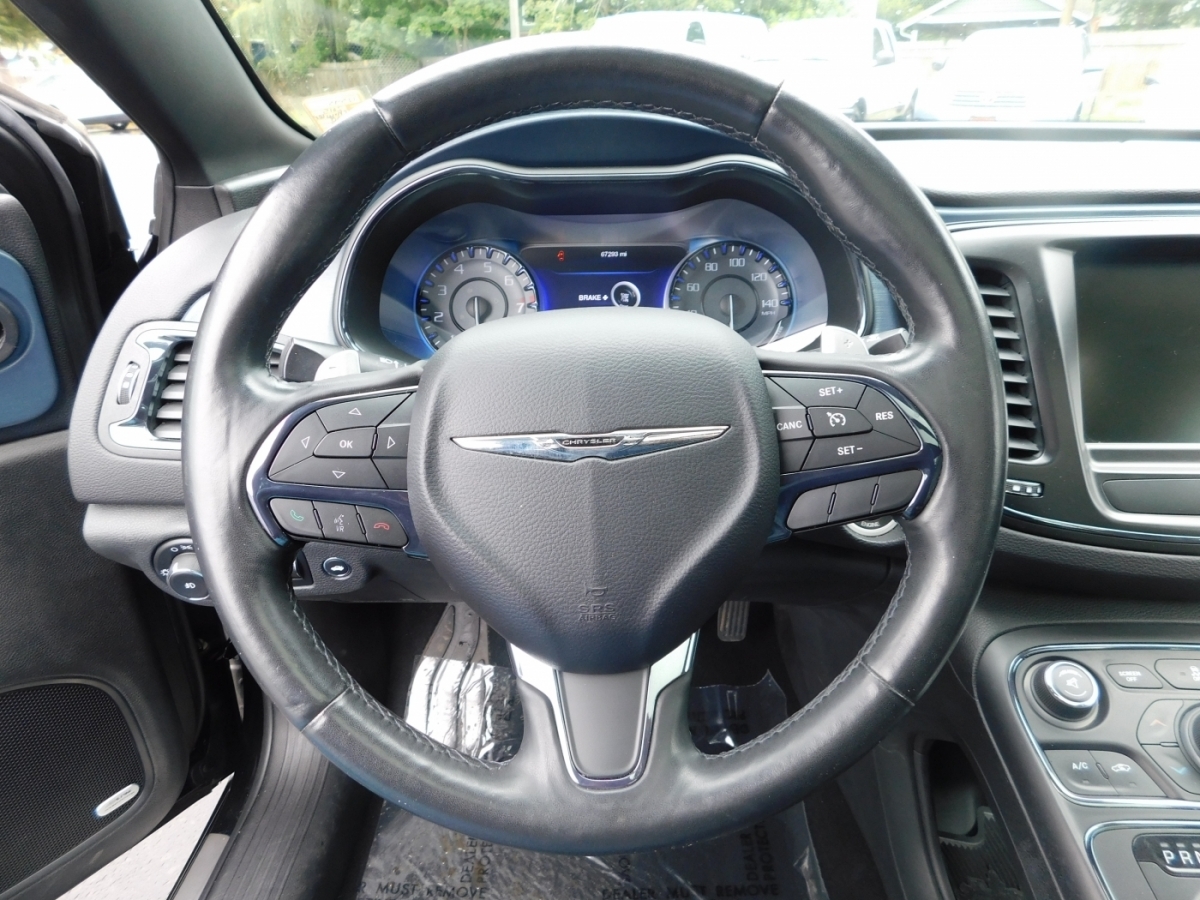2015 Chrysler 200 photo 8
