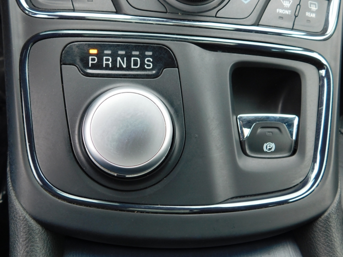 2015 Chrysler 200 photo 12