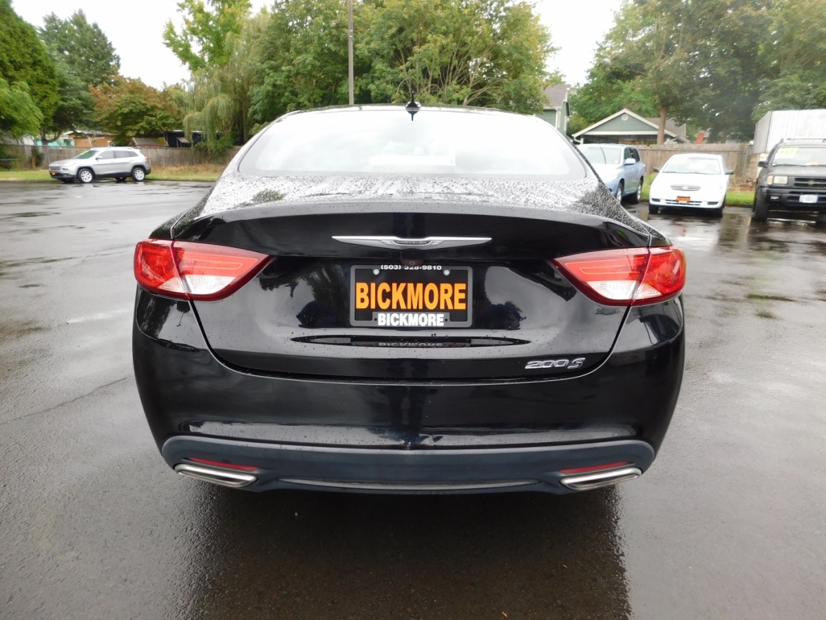 2015 Chrysler 200 photo 18