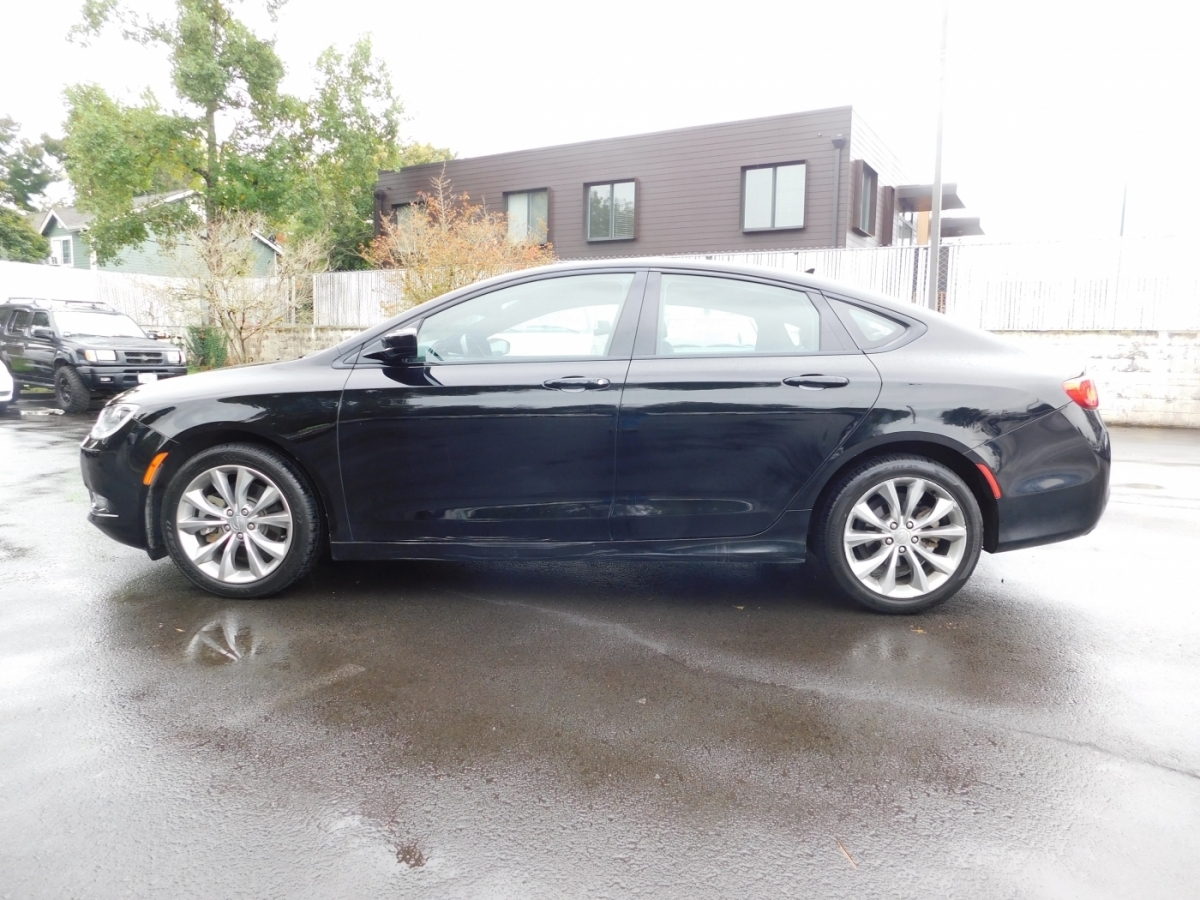 2015 Chrysler 200 photo 19