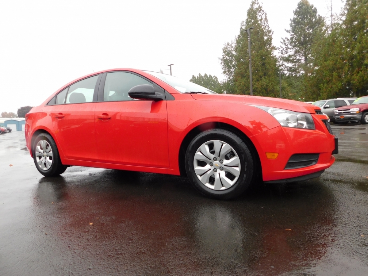 2014 Chevrolet Cruze LS Sedan 4D