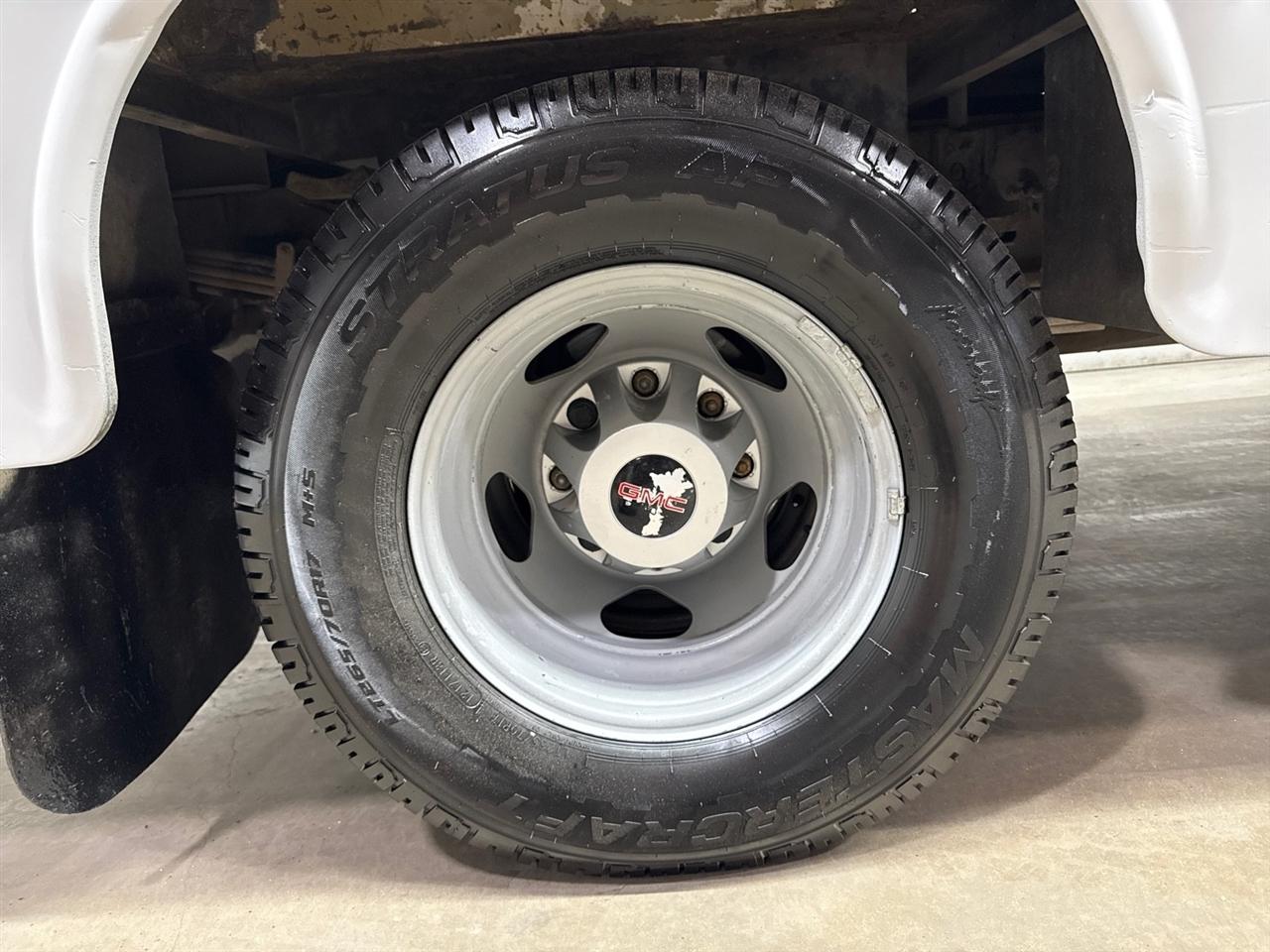 GMC Sierra 3500HD Base Crew Cab 4WD 2016