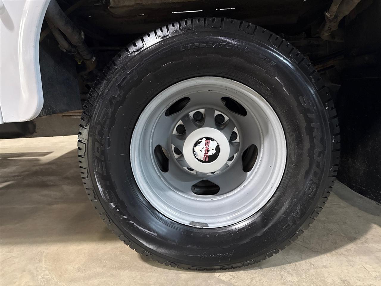 GMC Sierra 3500HD Base Crew Cab 4WD 2016