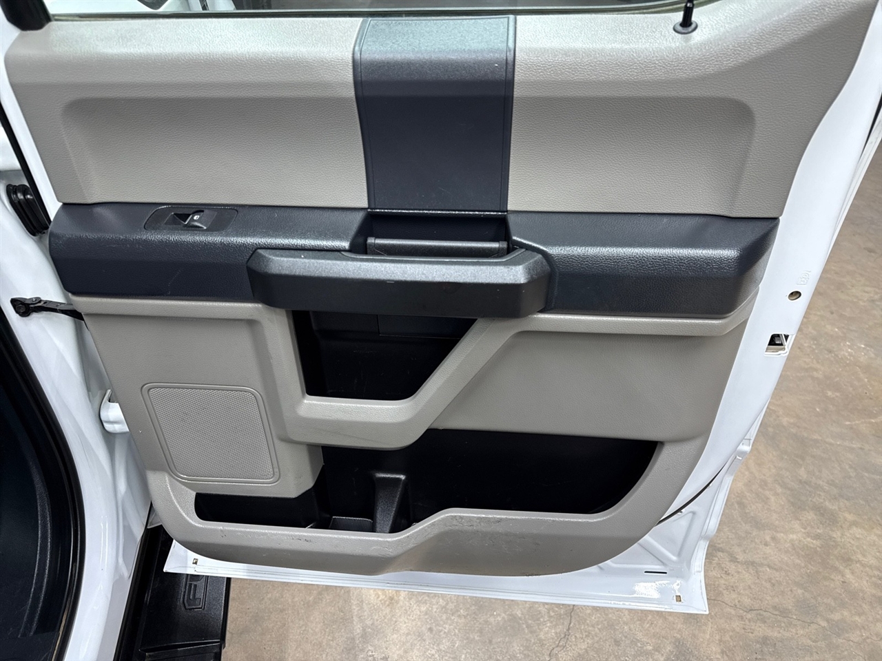 Ford F-350 SD Platinum Crew Cab Long Box 4WD DRW 2022