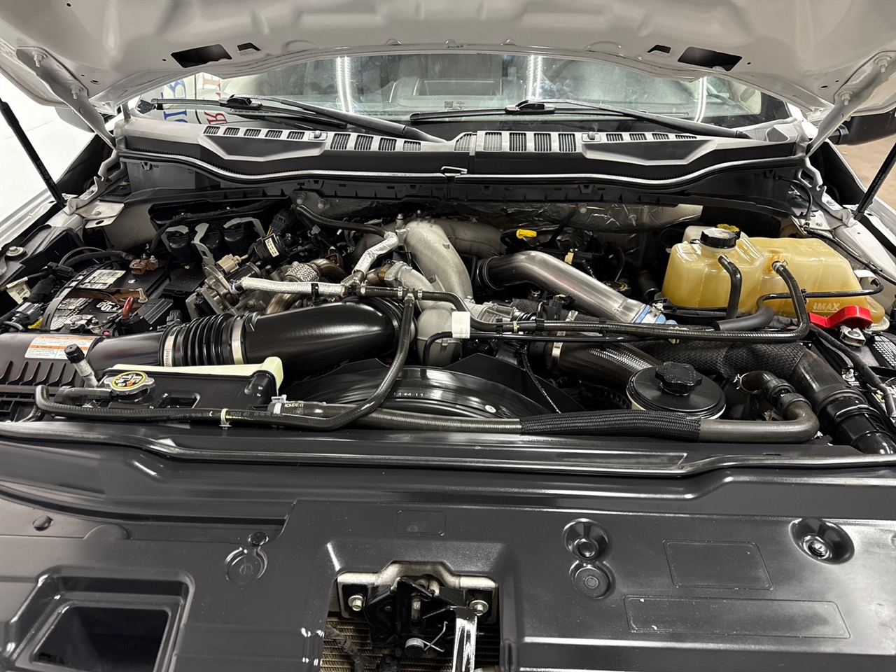 Ford F-350 SD Platinum Crew Cab Long Box 4WD DRW 2022