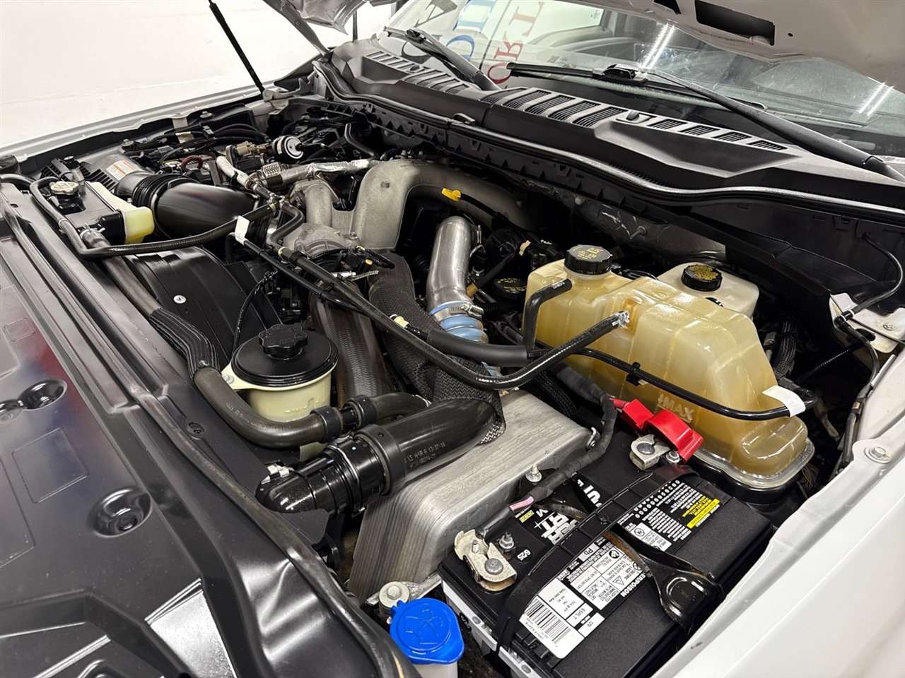 Ford F-350 SD Platinum Crew Cab Long Box 4WD DRW 2022