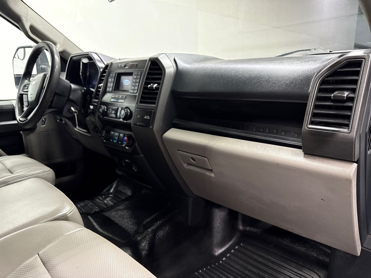 Ford F-350 SD XL Crew Cab Long Bed DRW 4WD 2022