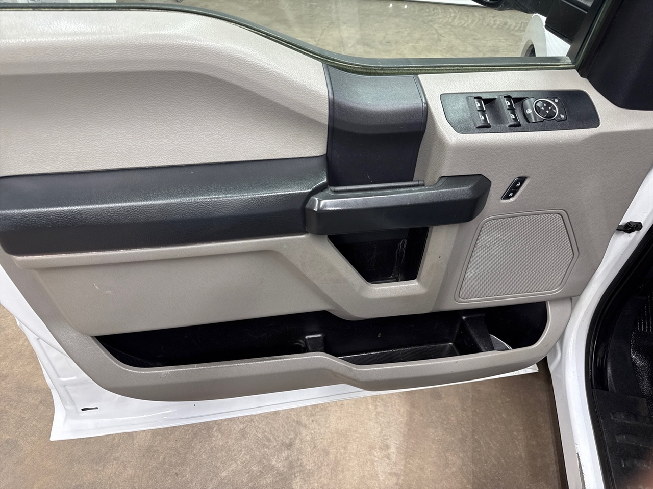 Ford F-350 SD XL Crew Cab Long Bed DRW 4WD 2022