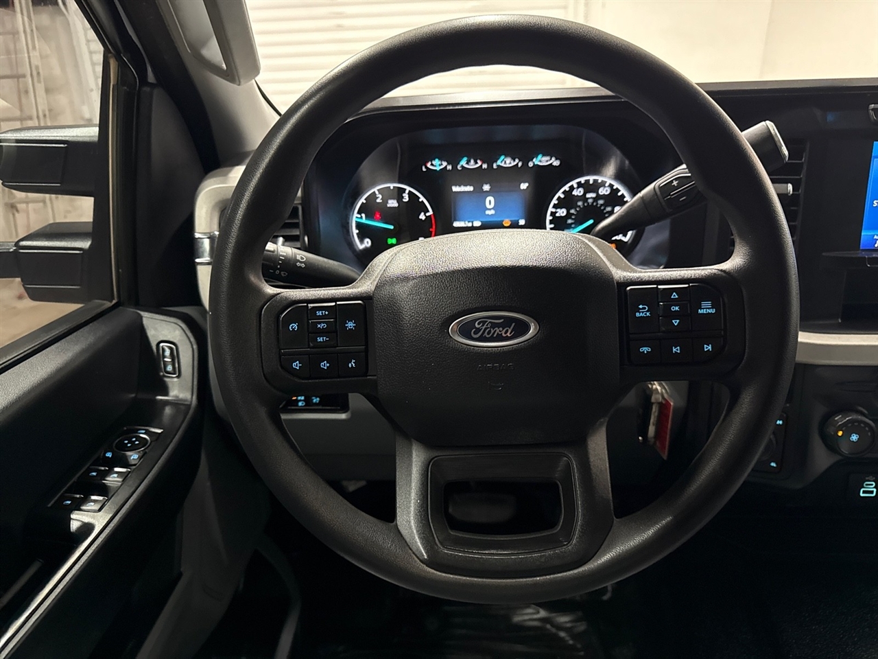 Ford F-350 SD XL Crew Cab Long Bed DRW 4WD 2024