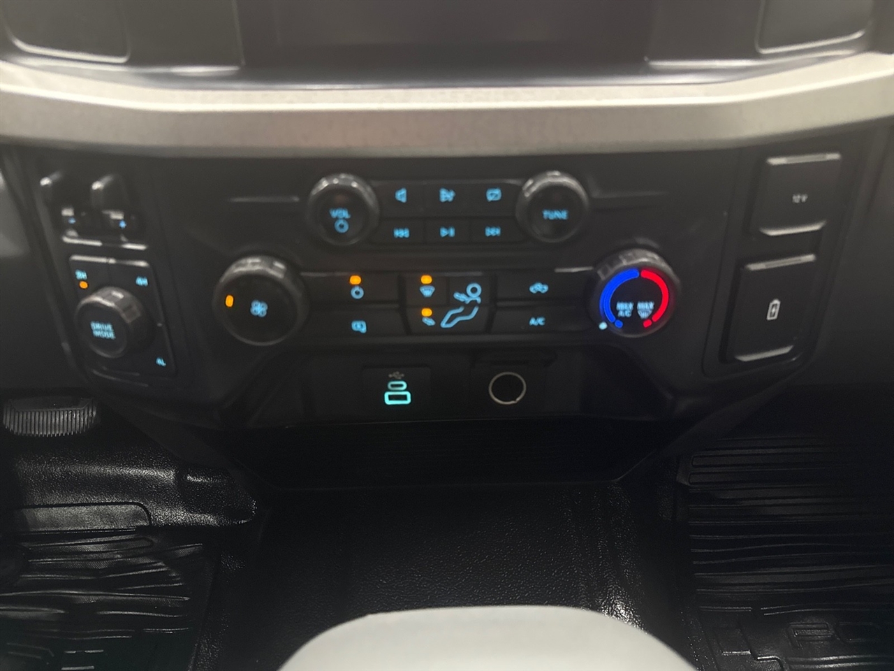 Ford F-350 SD XL Crew Cab Long Bed DRW 4WD 2024