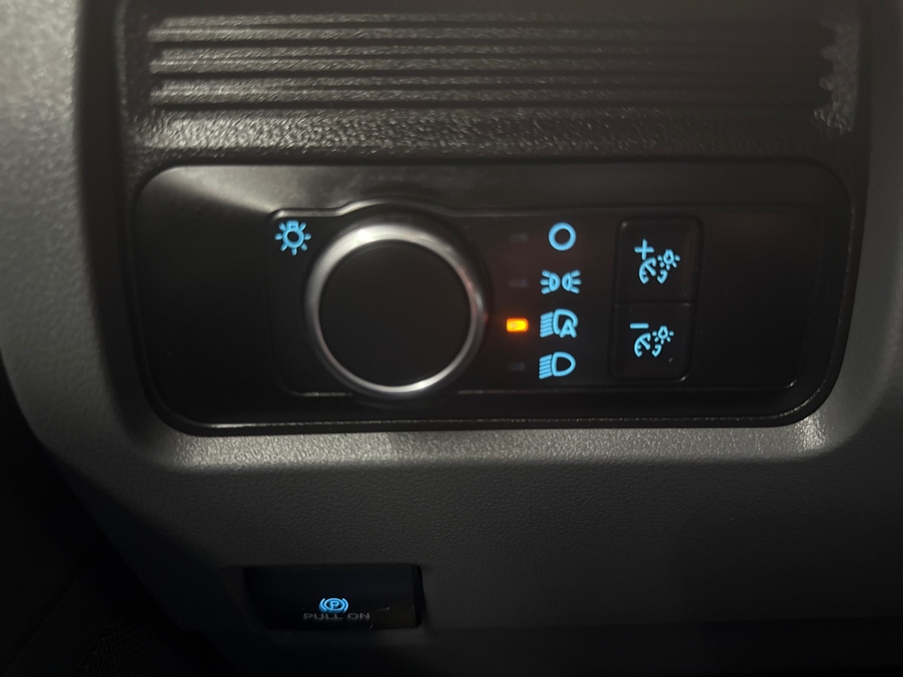 Ford F-350 SD XL Crew Cab Long Bed DRW 4WD 2024