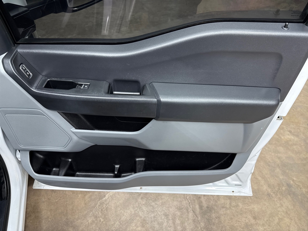 Ford F-350 SD XL Crew Cab Long Bed DRW 4WD 2024