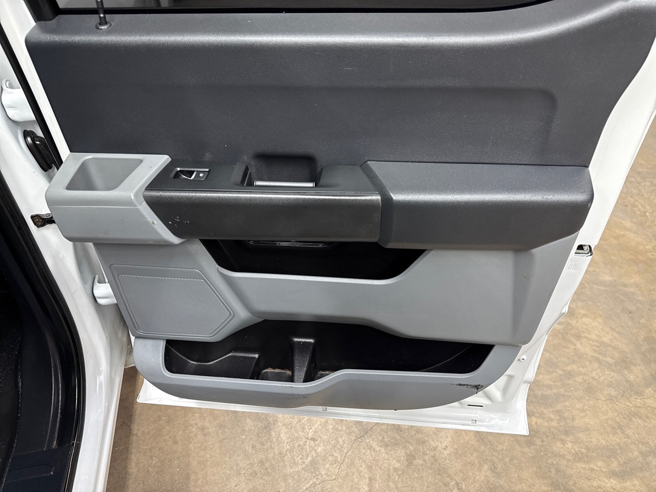 Ford F-350 SD XL Crew Cab Long Bed DRW 4WD 2024