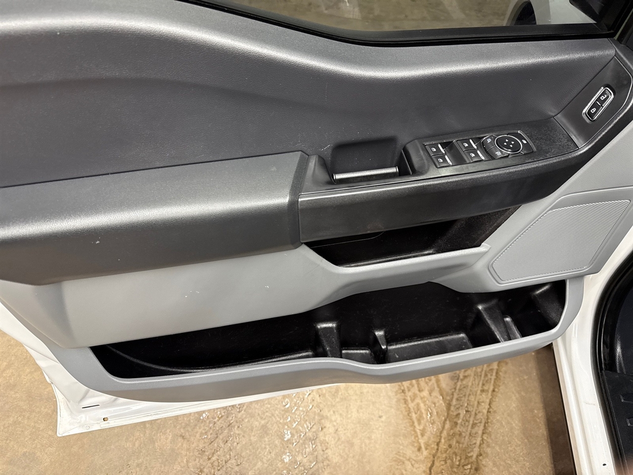 Ford F-350 SD XL Crew Cab Long Bed DRW 4WD 2024