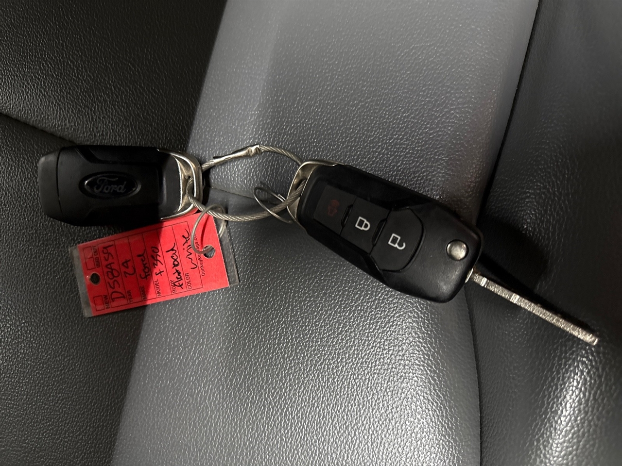 Ford F-350 SD XL Crew Cab Long Bed DRW 4WD 2024