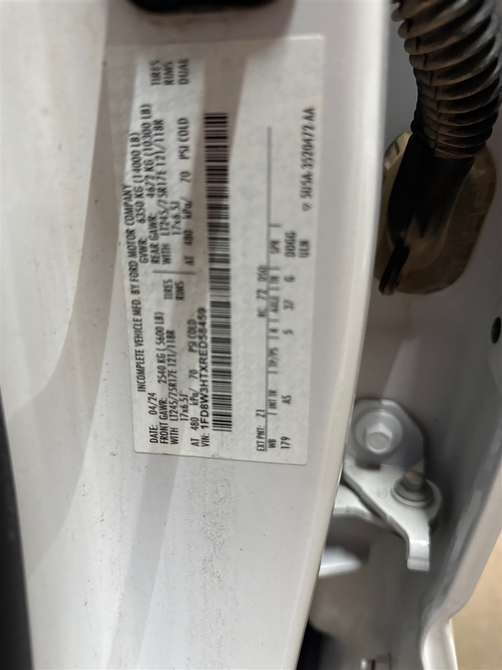 Ford F-350 SD XL Crew Cab Long Bed DRW 4WD 2024